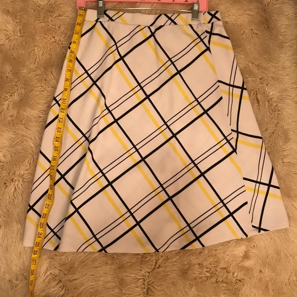 New White/Black/yellow strip skirt size L - Picture 3 of 4